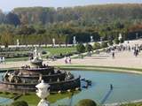 fountain at versailles palace