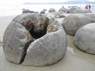 Moeraki Boulder