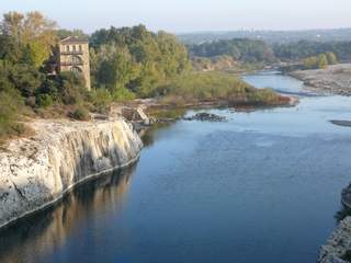 River Gard ear Pont du Gard