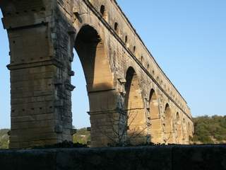 Pont du gard imposing