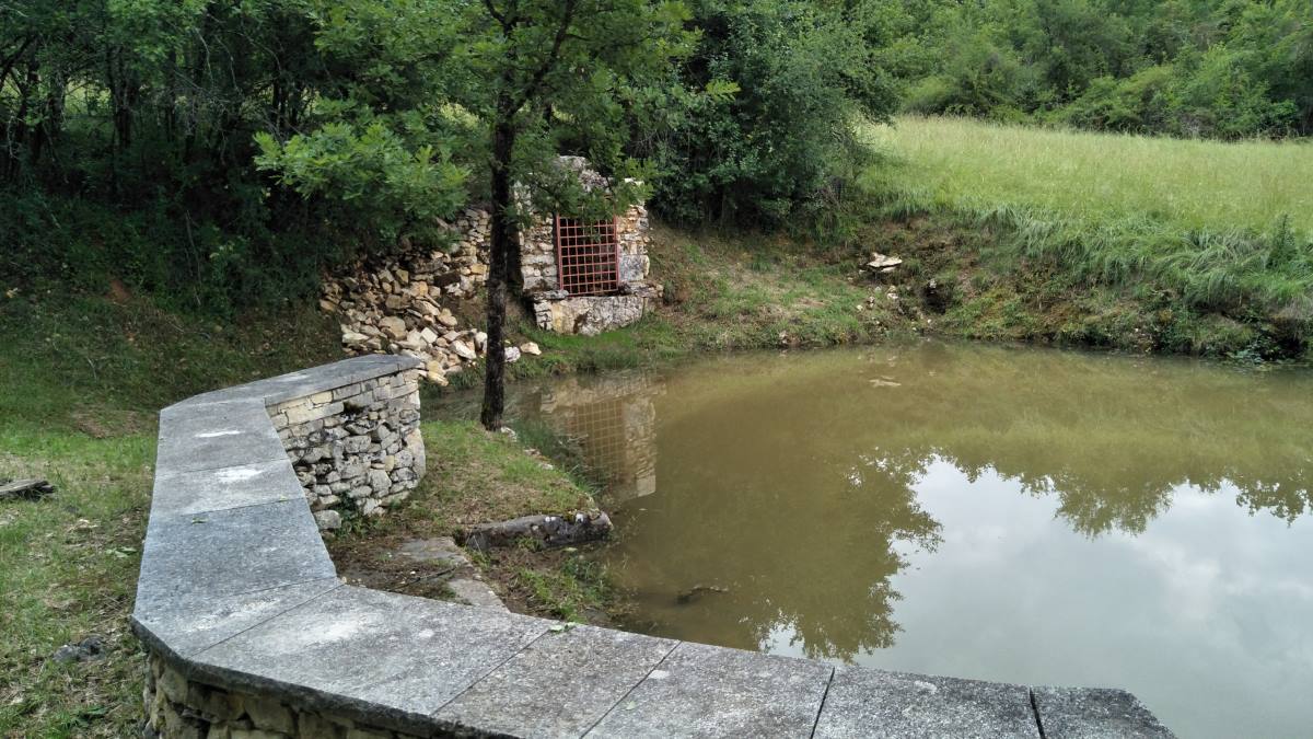 damaged lavoir