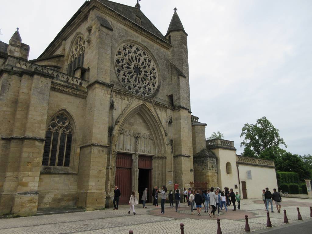 Kids lining up for church in marmande